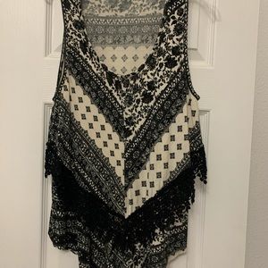 Black and creme tank XL